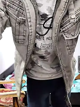 Snapshot of Habibi_big_b chatting on December 30, 9:27 am Habibi big b online show from December 30, 9:27 am