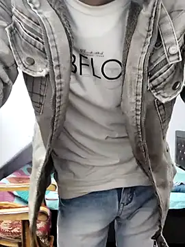 Snapshot of Habibi_big_b chatting on January 12, 10:23 am Habibi big b online show from January 12, 10:23 am