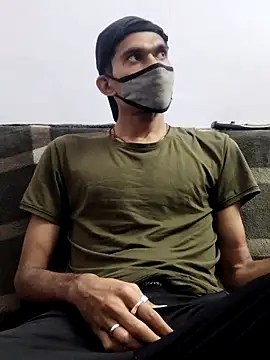 Snapshot of Habibi_big_b chatting on February 18, 12:17 pm Habibi big b online show from February 18, 12:17 pm