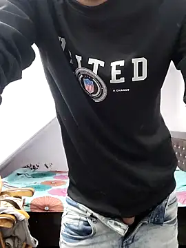 Snapshot of Habibi_big_b chatting on March 5, 7:38 pm Habibi big b online show from March 5, 7:38 pm