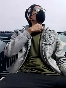 Snapshot of Habibi_big_b chatting on March 9, 7:59 pm Habibi big b online show from March 9, 7:59 pm