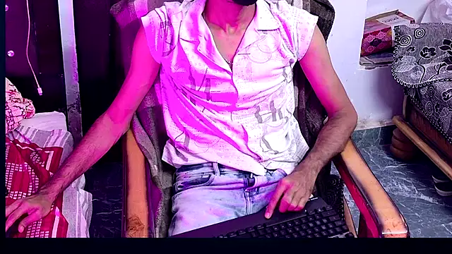 Snapshot of Habibi_big_b chatting on September 9, 6:07 pm Habibi big b online show from September 9, 6:07 pm