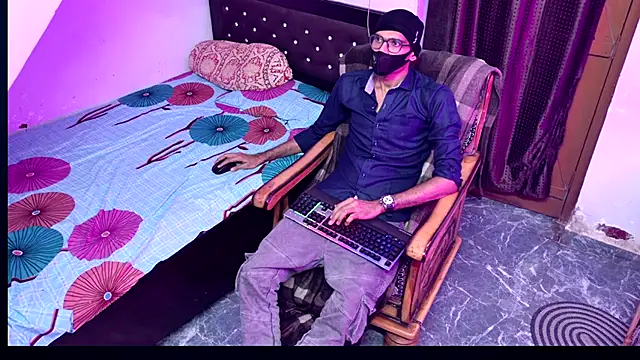 Snapshot of Habibi_big_b chatting on September 20, 5:36 pm Habibi big b online show from September 20, 5:36 pm