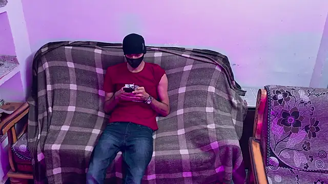 Snapshot of Habibi_big_b chatting on October 27, 5:39 pm Habibi big b online show from October 27, 5:39 pm