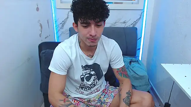 targuerian22 online show from December 15, 11:09 pm