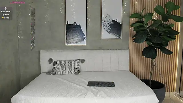 Snapshot of Ali_Vega_ chatting on December 13, 7:43 pm Ali Vega online show from December 13, 7:43 pm