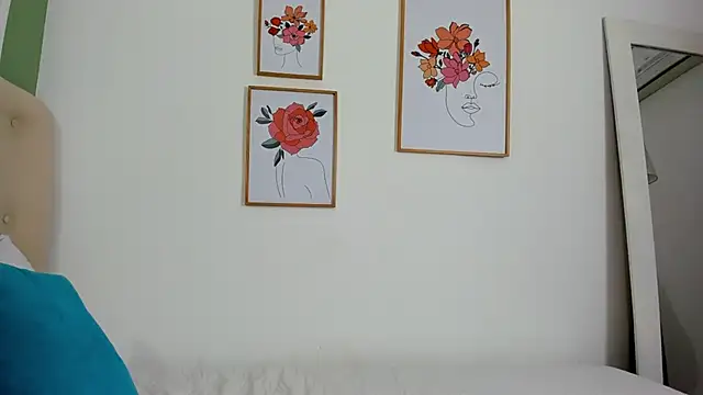 Snapshot of CarmesyAngel chatting on December 21, 8:21 pm CarmesyAngel online show from December 21, 8:21 pm