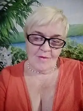 Snapshot of VioletSweet566 chatting on December 7, 6:26 pm VioletSweet566 online show from December 7, 6:26 pm