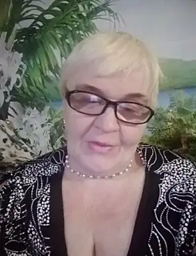 Snapshot of VioletSweet566 chatting on February 2, 7:57 pm VioletSweet566 online show from February 2, 7:57 pm