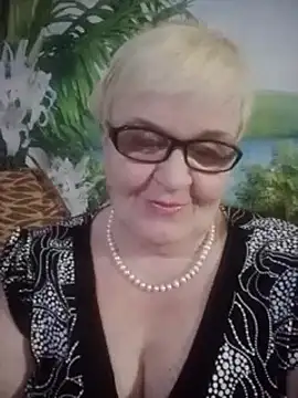 Snapshot of VioletSweet566 chatting on March 8, 2:01 am VioletSweet566 online show from March 8, 2:01 am