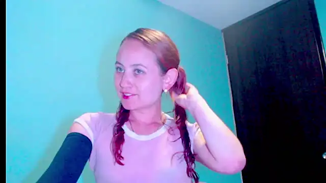 zoe jones3 online show from March 6, 11:20 pm