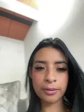 Laura fernandezII online show from January 18, 9:45 pm