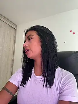 Laura fernandezII online show from June 22, 9:01 pm