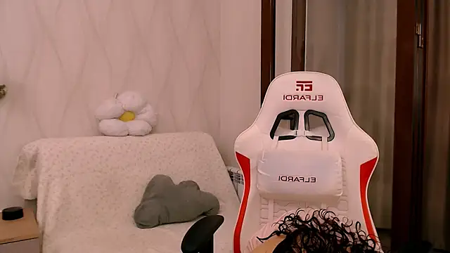 Snapshot of Ann__Cute chatting on January 11, 6:29 am Ann Cute online show from January 11, 6:29 am