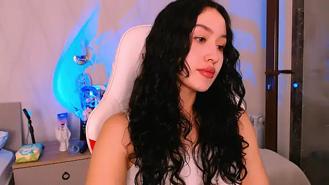 Snapshot of Ann__Cute chatting on February 6, 6:51 am Ann Cute online show from February 6, 6:51 am