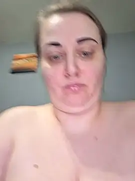 Snapshot of anna_claire chatting on April 4, 8:50 pm anna claire online show from April 4, 8:50 pm
