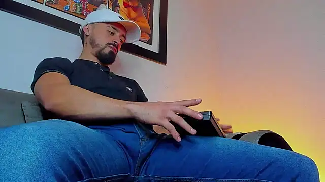 Snapshot of MAXIMUS_MASTE3 chatting on September 22, 8:55 pm MAXIMUS MASTE3 online show from September 22, 8:55 pm