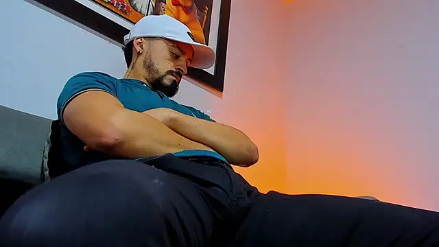 Snapshot of MAXIMUS_MASTE3 chatting on October 26, 8:15 pm MAXIMUS MASTE3 online show from October 26, 8:15 pm