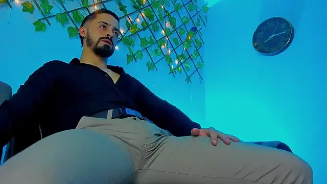 Snapshot of MAXIMUS_MASTE3 chatting on December 17, 1:39 pm MAXIMUS MASTE3 online show from December 17, 1:39 pm