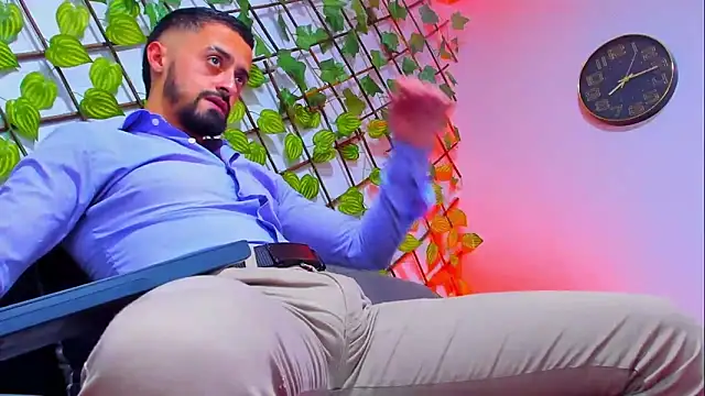 Snapshot of MAXIMUS_MASTE3 chatting on February 7, 9:18 pm MAXIMUS MASTE3 online show from February 7, 9:18 pm