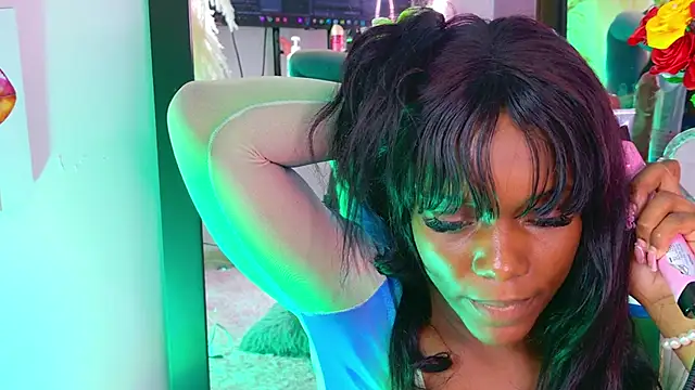 Snapshot of SarahBrunet chatting on October 3, 5:10 pm SarahBrunet online show from October 3, 5:10 pm