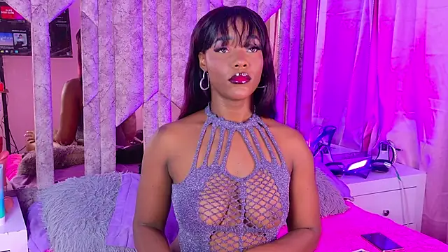 Snapshot of SarahBrunet chatting on October 16, 1:01 pm SarahBrunet online show from October 16, 1:01 pm