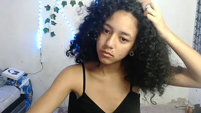 Snapshot of ley_blus10 chatting on January 5, 1:26 pm ley blus10 online show from January 5, 1:26 pm