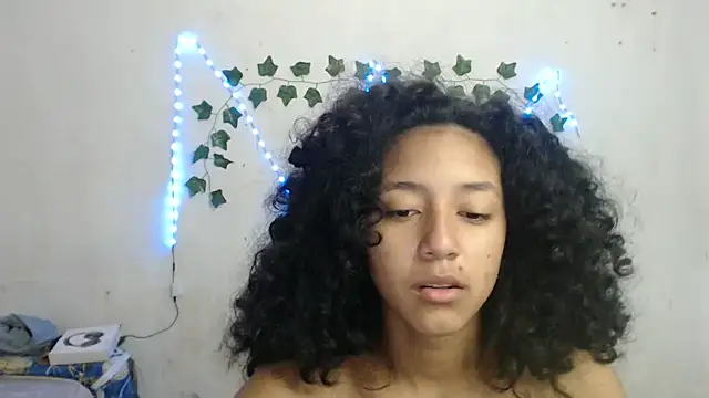 Snapshot of ley_blus10 chatting on January 6, 4:23 pm ley blus10 online show from January 6, 4:23 pm