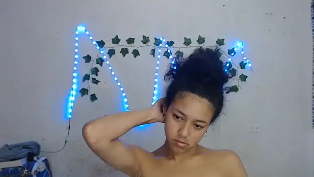 Snapshot of ley_blus10 chatting on January 8, 2:35 pm ley blus10 online show from January 8, 2:35 pm