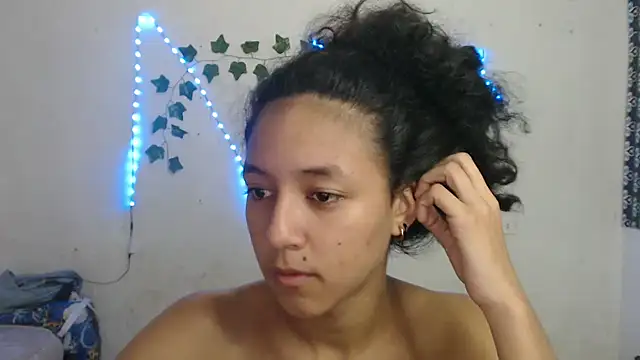 Snapshot of ley_blus10 chatting on January 13, 4:51 pm ley blus10 online show from January 13, 4:51 pm