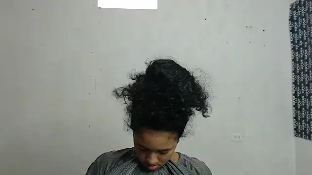 Snapshot of ley_blus10 chatting on January 21, 1:11 pm ley blus10 online show from January 21, 1:11 pm