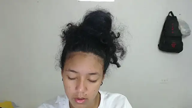 Snapshot of ley_blus10 chatting on January 28, 1:49 pm ley blus10 online show from January 28, 1:49 pm