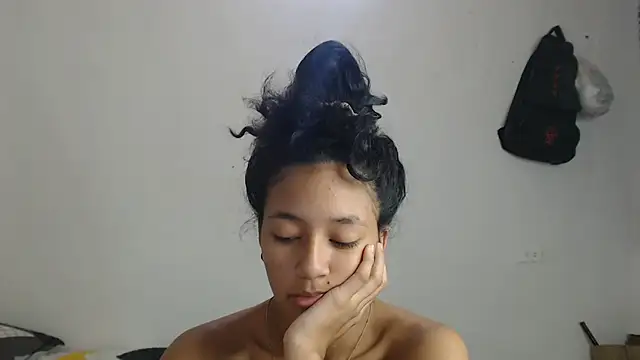 Snapshot of ley_blus10 chatting on February 3, 4:52 pm ley blus10 online show from February 3, 4:52 pm
