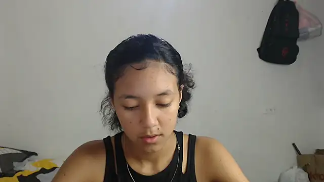 Snapshot of ley_blus10 chatting on February 4, 1:48 pm ley blus10 online show from February 4, 1:48 pm