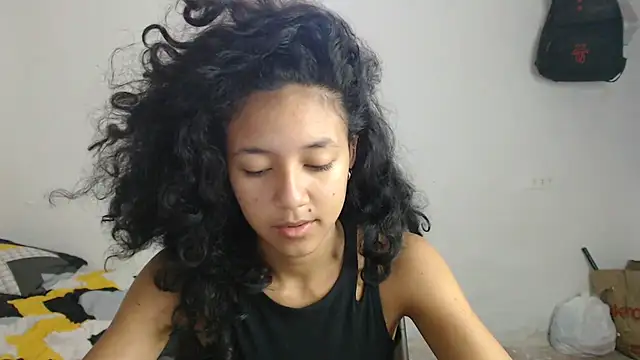 Snapshot of ley_blus10 chatting on February 5, 1:00 pm ley blus10 online show from February 5, 1:00 pm