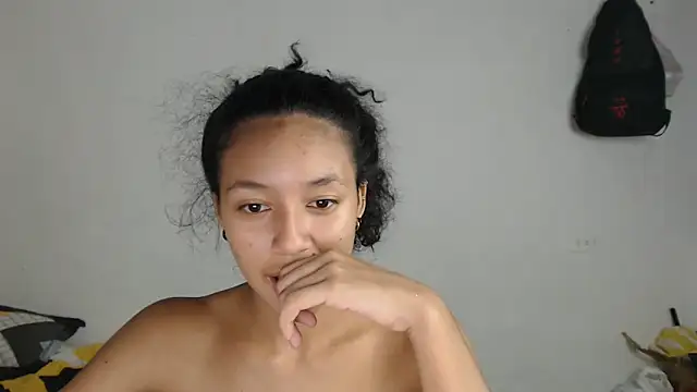 Snapshot of ley_blus10 chatting on February 6, 6:18 am ley blus10 online show from February 6, 6:18 am