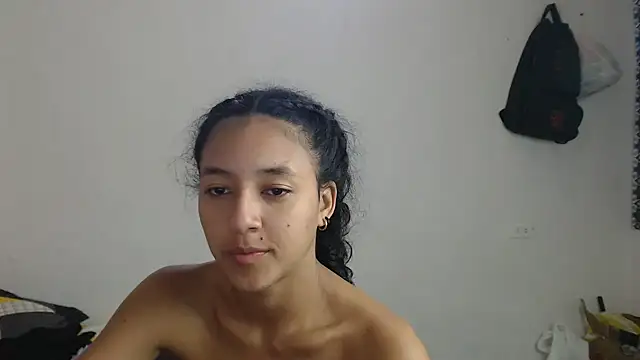 Snapshot of ley_blus10 chatting on February 10, 2:48 pm ley blus10 online show from February 10, 2:48 pm