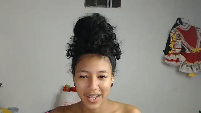 Snapshot of ley_blus10 chatting on February 18, 4:26 am ley blus10 online show from February 18, 4:26 am