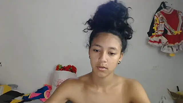 Snapshot of ley_blus10 chatting on February 18, 4:37 pm ley blus10 online show from February 18, 4:37 pm