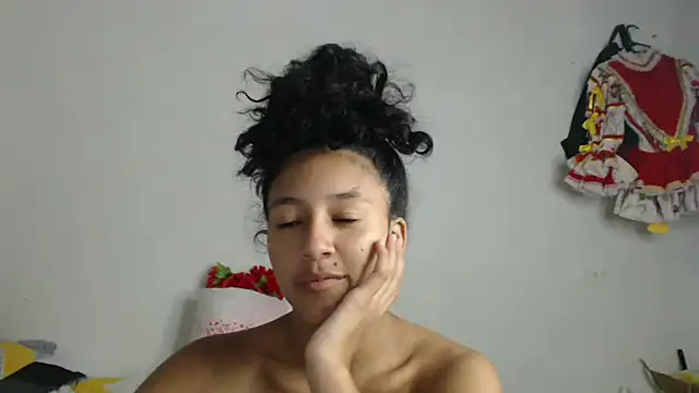 Snapshot of ley_blus10 chatting on February 19, 4:12 am ley blus10 online show from February 19, 4:12 am
