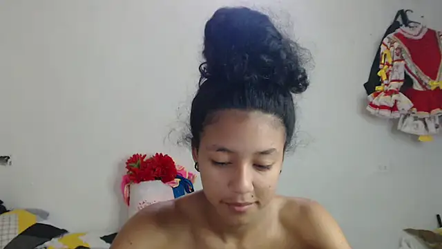 Snapshot of ley_blus10 chatting on February 19, 2:01 pm ley blus10 online show from February 19, 2:01 pm