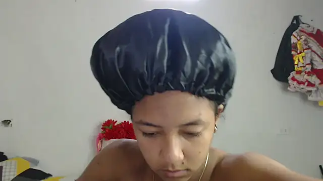 Snapshot of ley_blus10 chatting on February 20, 2:13 pm ley blus10 online show from February 20, 2:13 pm