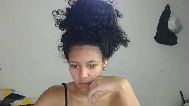 Snapshot of ley_blus10 chatting on February 24, 1:31 pm ley blus10 online show from February 24, 1:31 pm