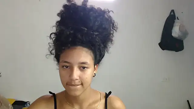 Snapshot of ley_blus10 chatting on February 26, 8:22 pm ley blus10 online show from February 26, 8:22 pm