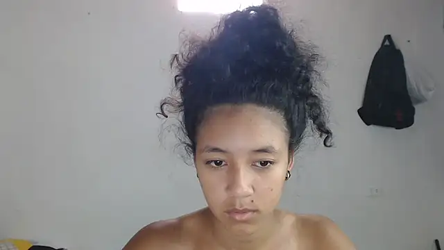 Snapshot of ley_blus10 chatting on March 7, 1:18 pm ley blus10 online show from March 7, 1:18 pm