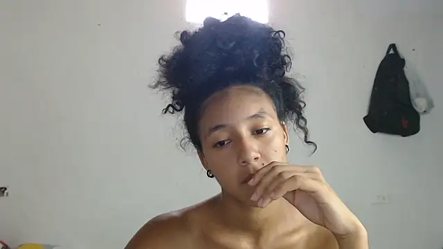 Snapshot of ley_blus10 chatting on March 13, 4:01 pm ley blus10 online show from March 13, 4:01 pm