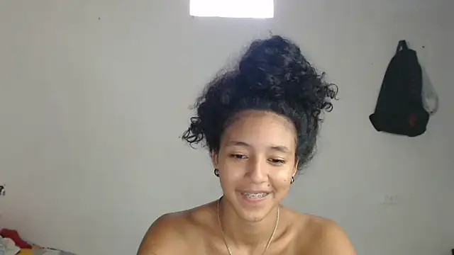 Snapshot of ley_blus10 chatting on March 19, 6:44 pm ley blus10 online show from March 19, 6:44 pm