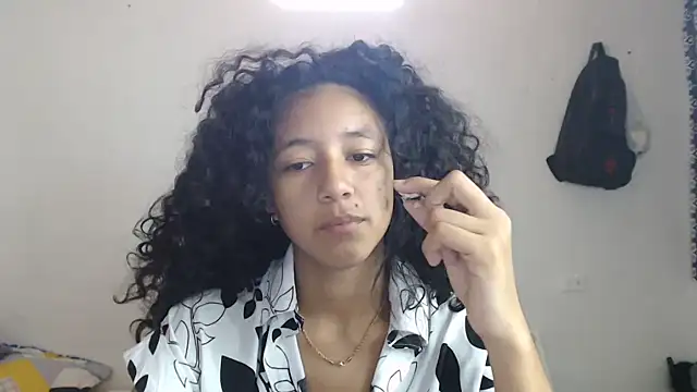 Snapshot of ley_blus10 chatting on March 21, 1:45 pm ley blus10 online show from March 21, 1:45 pm