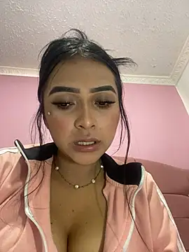 Snapshot of Miaa_coopeer chatting on March 6, 4:49 pm Miaa coopeer online show from March 6, 4:49 pm