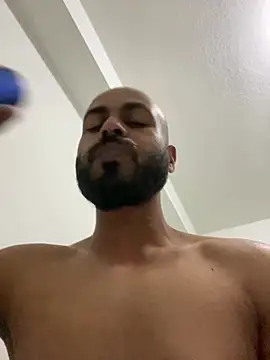 islandvybee55 online show from March 3, 12:59 am